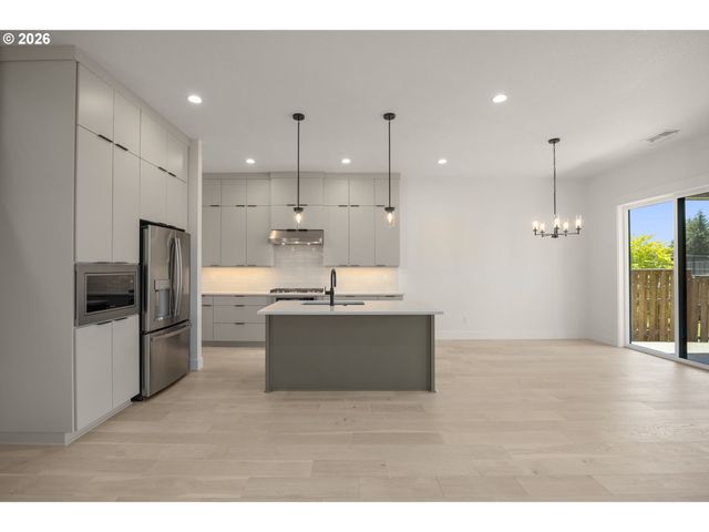 15826 Nw RIDGELINE St, Portland, OR 97229