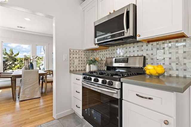 5030 Congress Ave, Oakland, CA 94601