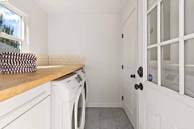 5030 Congress Ave, Oakland, CA 94601