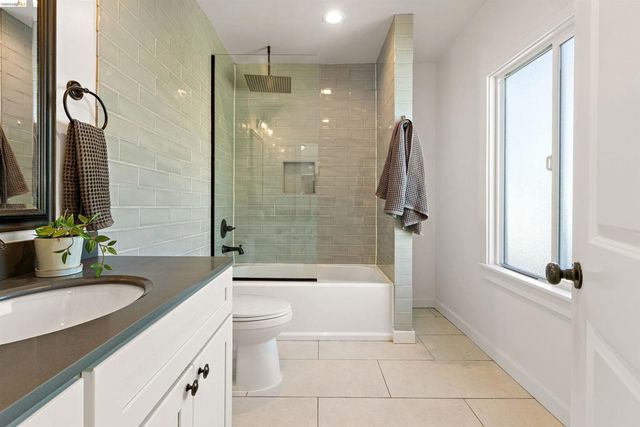 5030 Congress Ave, Oakland, CA 94601