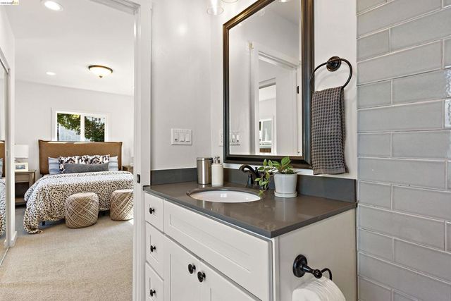 5030 Congress Ave, Oakland, CA 94601