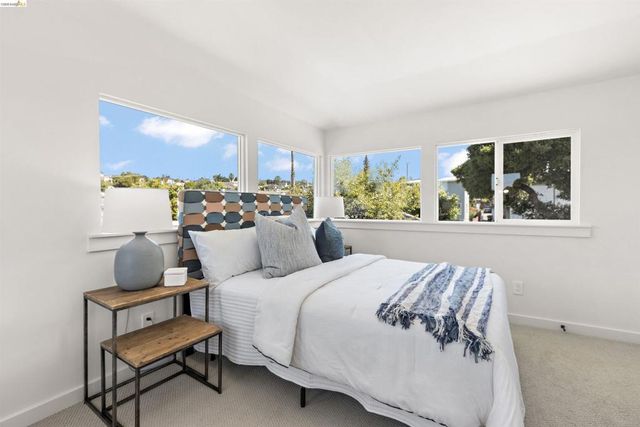 5030 Congress Ave, Oakland, CA 94601