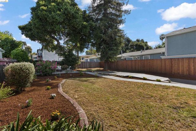 5030 Congress Ave, Oakland, CA 94601