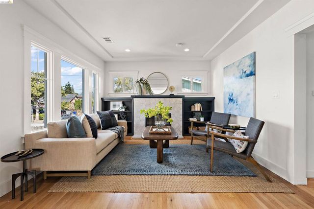 5030 Congress Ave, Oakland, CA 94601