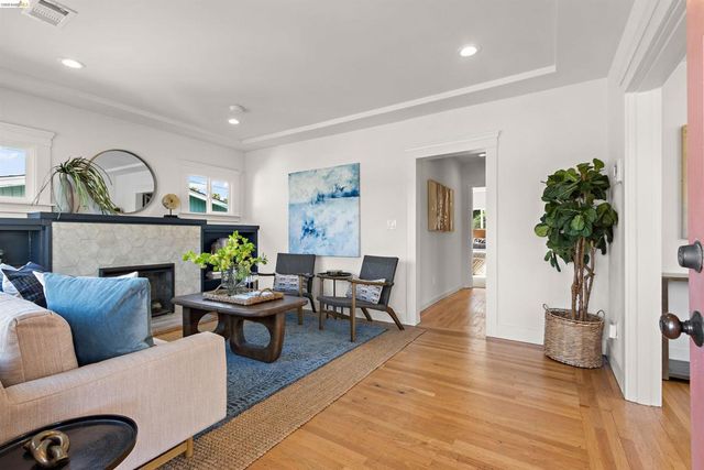 5030 Congress Ave, Oakland, CA 94601