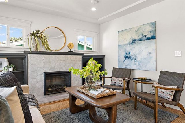 5030 Congress Ave, Oakland, CA 94601