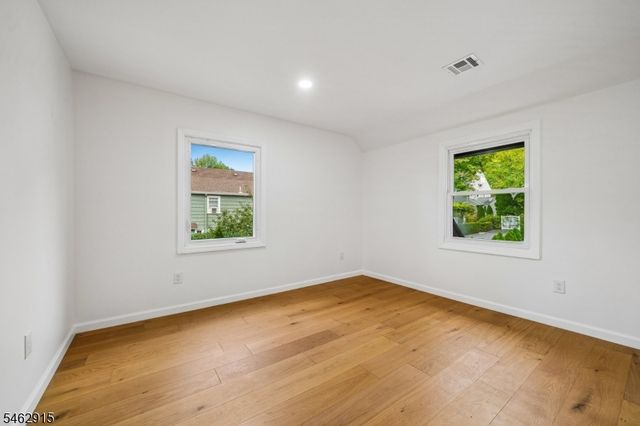 6 Norfolk Ave, Maplewood Twp., NJ 07040