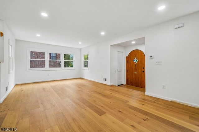 6 Norfolk Ave, Maplewood Twp., NJ 07040