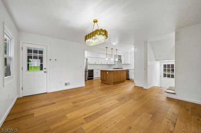 6 Norfolk Ave, Maplewood Twp., NJ 07040