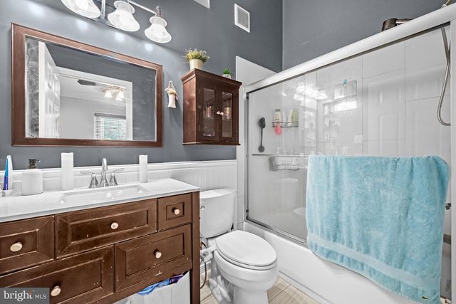 5008 9TH ST S, Arlington, VA 22204