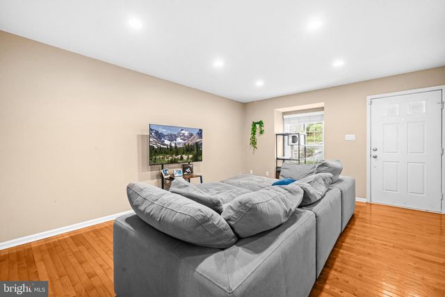 5008 9TH ST S, Arlington, VA 22204