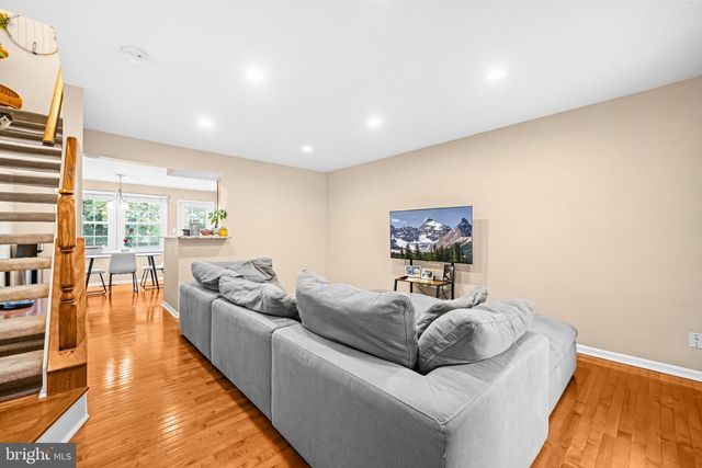 5008 9TH ST S, Arlington, VA 22204