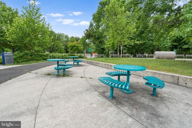5008 9TH ST S, Arlington, VA 22204