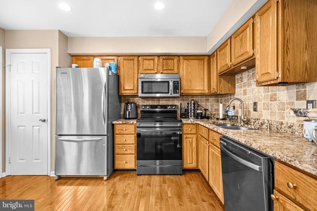 5008 9TH ST S, Arlington, VA 22204