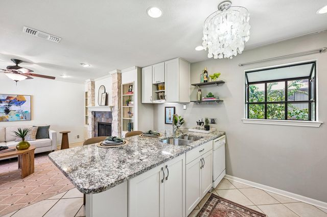 2412 Enfield RD 8, Austin, TX 78703