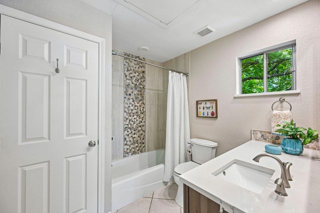2412 Enfield RD 8, Austin, TX 78703