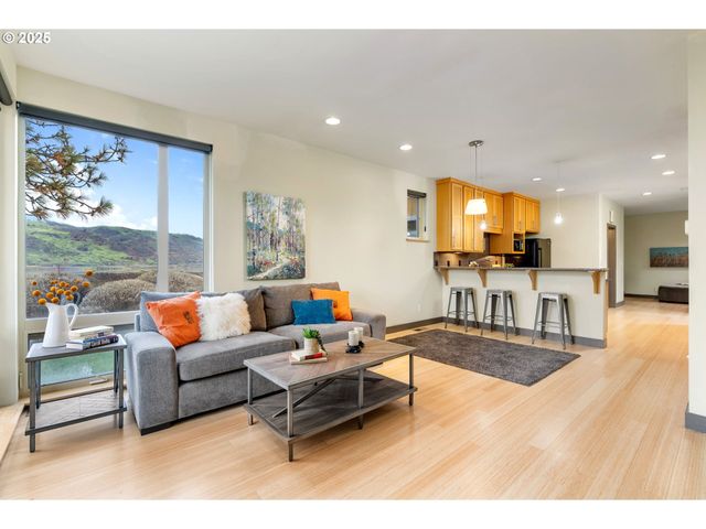 22 MOSIER CREEK Pl 22, Mosier, OR 97040