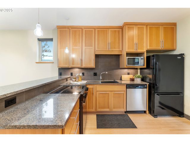 22 MOSIER CREEK Pl 22, Mosier, OR 97040