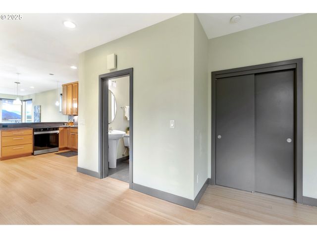 22 MOSIER CREEK Pl 22, Mosier, OR 97040