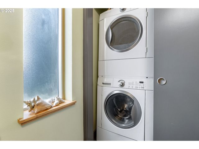 22 MOSIER CREEK Pl 22, Mosier, OR 97040