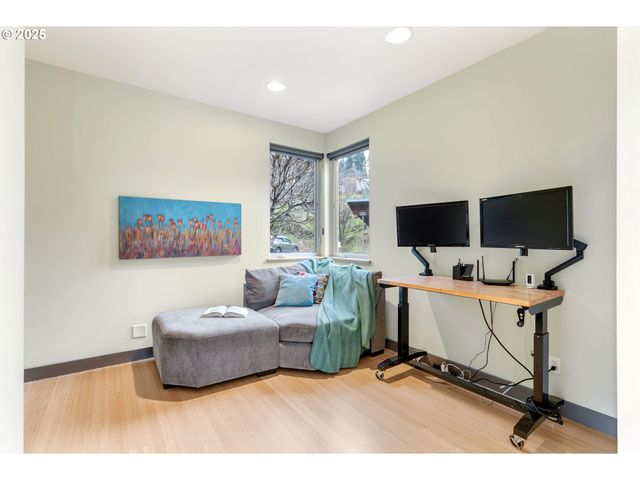 22 MOSIER CREEK Pl 22, Mosier, OR 97040