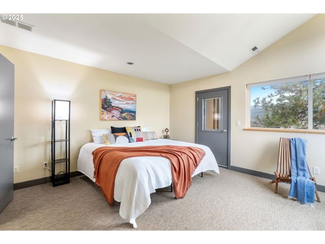 22 MOSIER CREEK Pl 22, Mosier, OR 97040