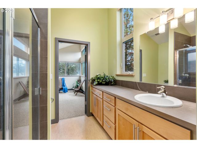 22 MOSIER CREEK Pl 22, Mosier, OR 97040