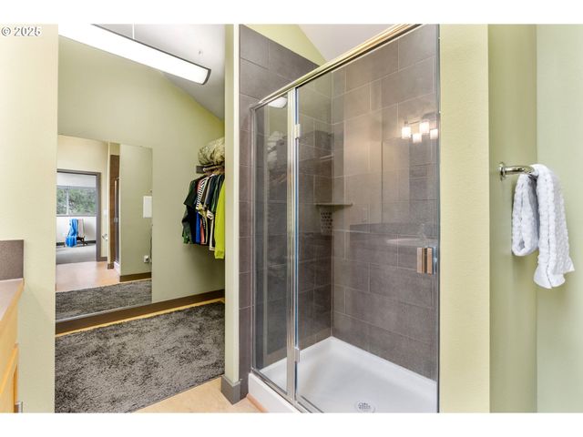 22 MOSIER CREEK Pl 22, Mosier, OR 97040