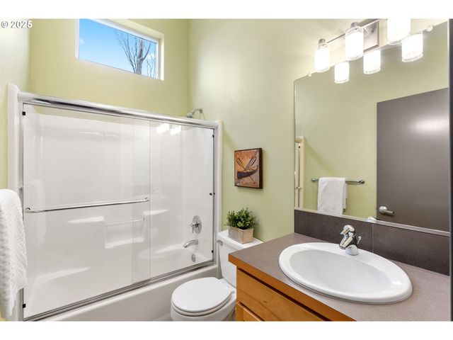 22 MOSIER CREEK Pl 22, Mosier, OR 97040