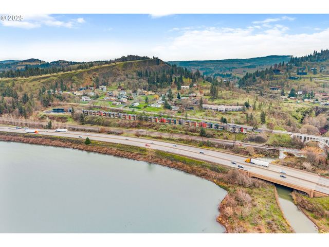 22 MOSIER CREEK Pl 22, Mosier, OR 97040