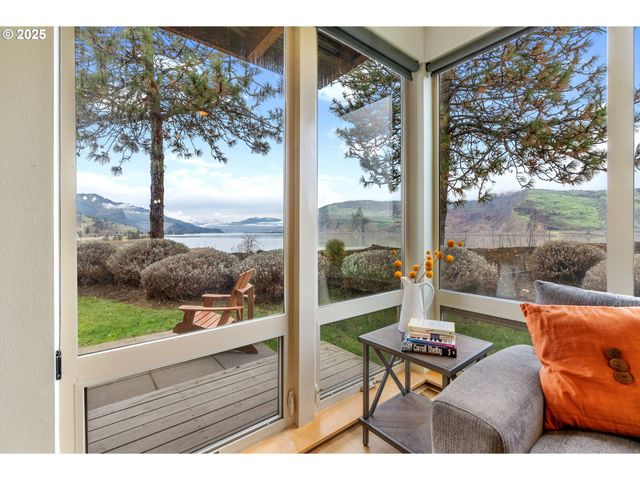 22 MOSIER CREEK Pl 22, Mosier, OR 97040