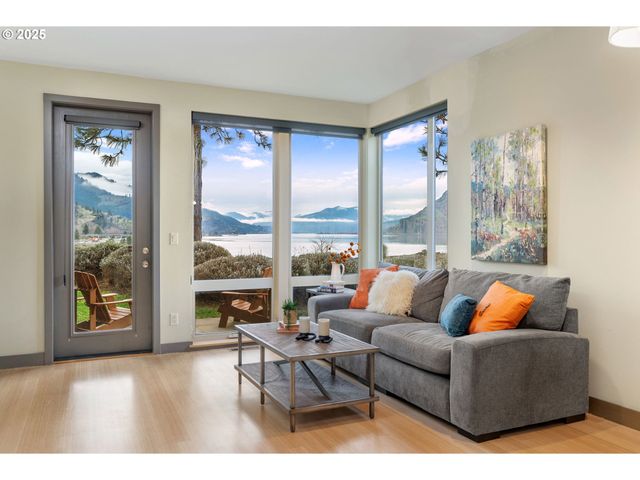 22 MOSIER CREEK Pl 22, Mosier, OR 97040