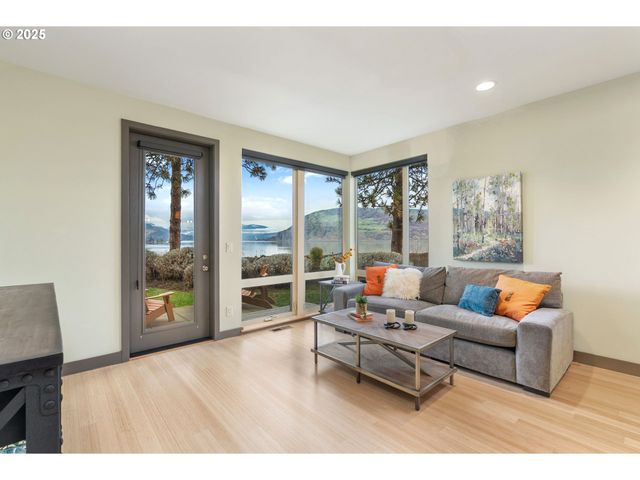 22 MOSIER CREEK Pl 22, Mosier, OR 97040