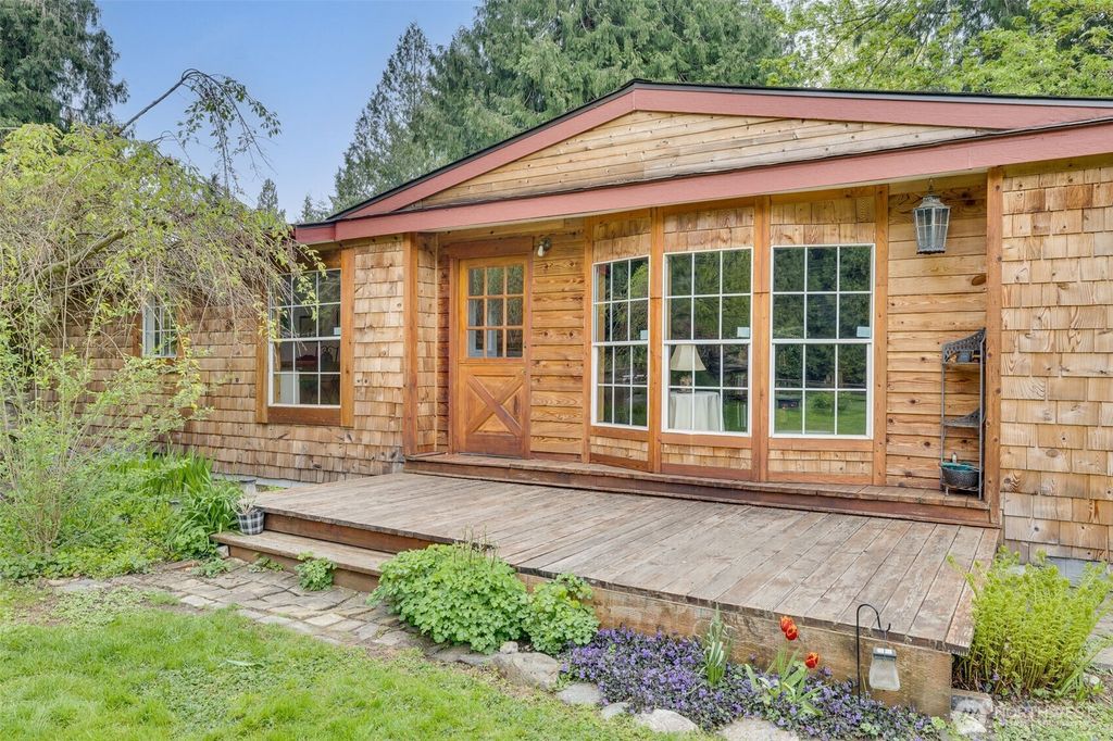 472 Iris Lane, Camano Island, WA 98282