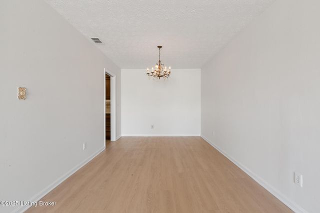 3030 Breckenridge Ln 204, Louisville, KY 40220