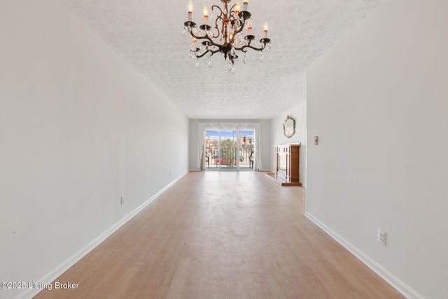 3030 Breckenridge Ln 204, Louisville, KY 40220