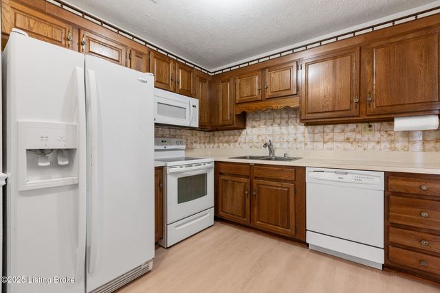 3030 Breckenridge Ln 204, Louisville, KY 40220