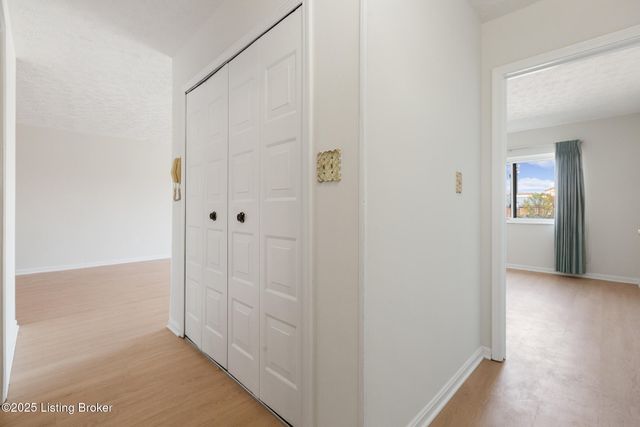 3030 Breckenridge Ln 204, Louisville, KY 40220