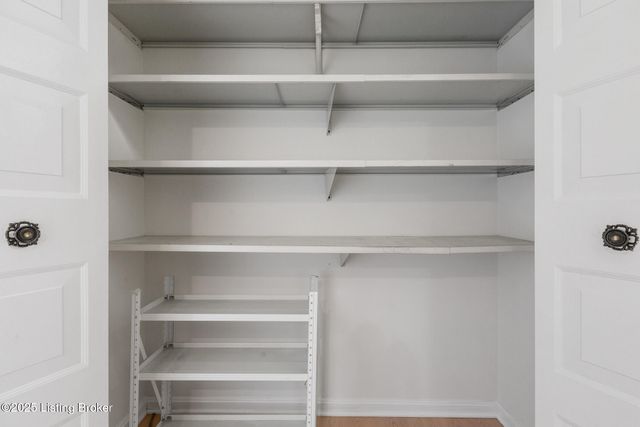 3030 Breckenridge Ln 204, Louisville, KY 40220