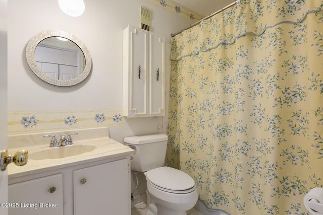 3030 Breckenridge Ln 204, Louisville, KY 40220