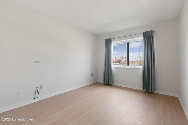 3030 Breckenridge Ln 204, Louisville, KY 40220