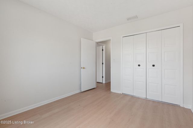 3030 Breckenridge Ln 204, Louisville, KY 40220