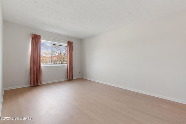 3030 Breckenridge Ln 204, Louisville, KY 40220