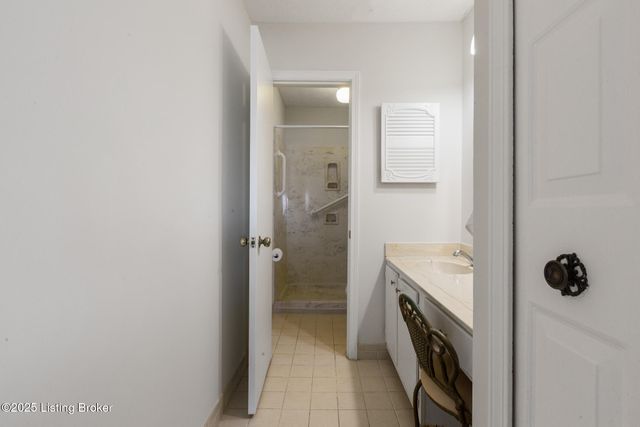 3030 Breckenridge Ln 204, Louisville, KY 40220