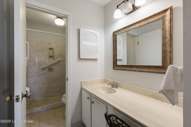 3030 Breckenridge Ln 204, Louisville, KY 40220