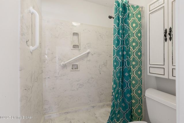 3030 Breckenridge Ln 204, Louisville, KY 40220