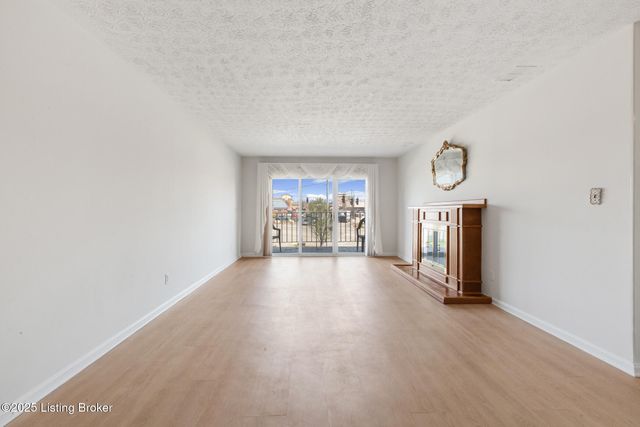 3030 Breckenridge Ln 204, Louisville, KY 40220