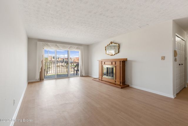 3030 Breckenridge Ln 204, Louisville, KY 40220