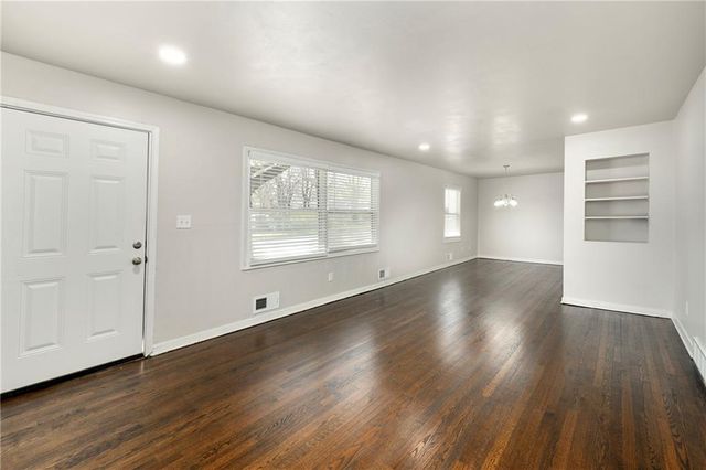 3116 E Gregory Boulevard, Kansas City, MO 64132