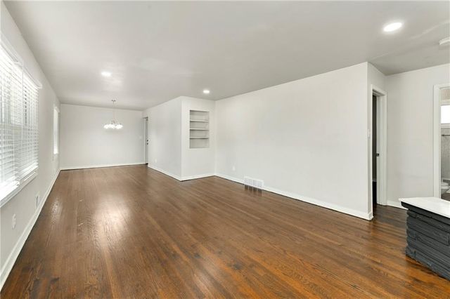 3116 E Gregory Boulevard, Kansas City, MO 64132